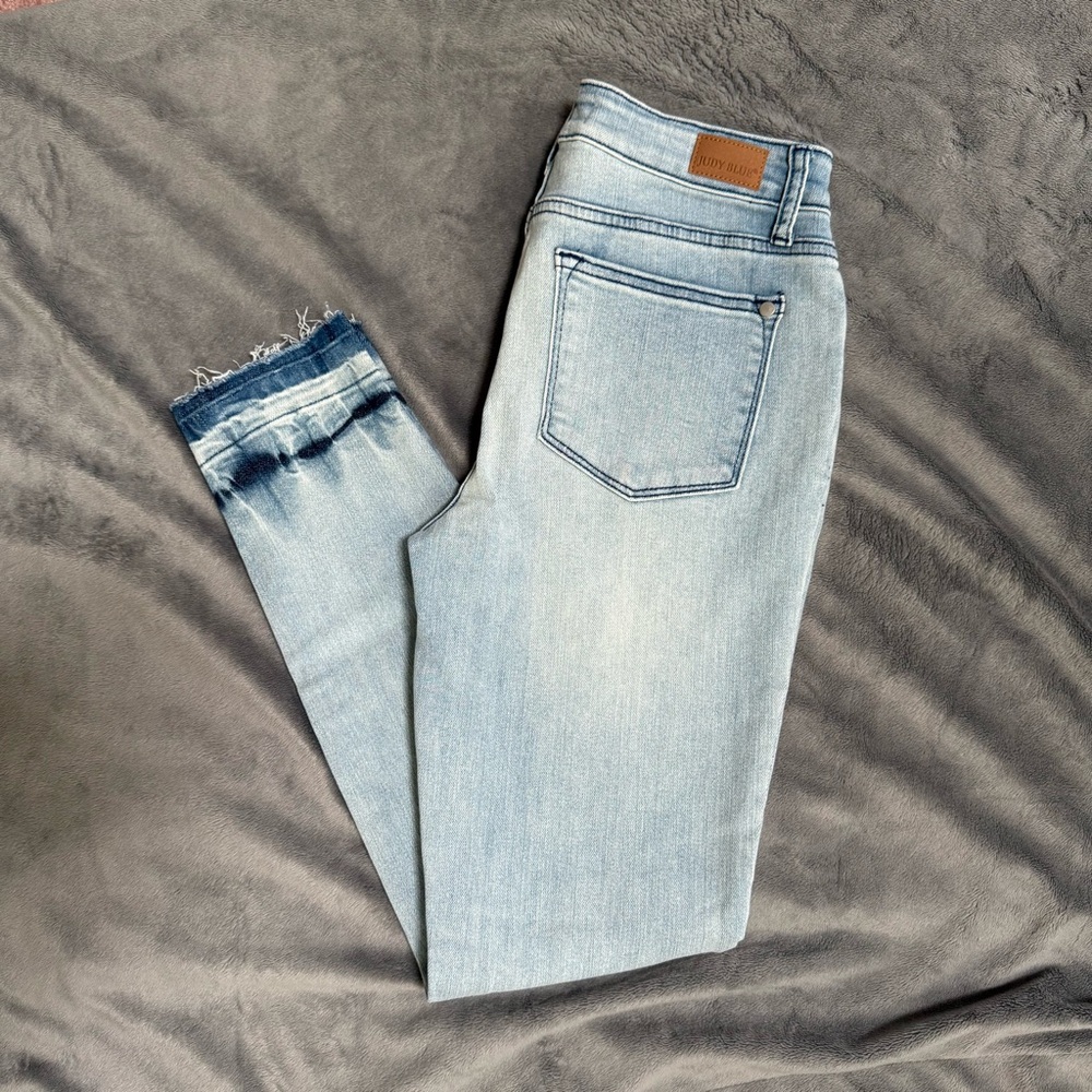 🔸SOLD🔸Judy Blue Light Wash Distressed Ankle Jeans